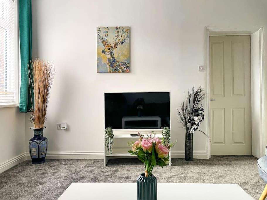Perfect For Contractors & Families! 7 Beds Free Parking Apartment Birmingham