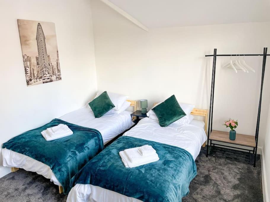 Apartment Perfect For Contractors & Families! 7 Beds Free Parking Birmingham