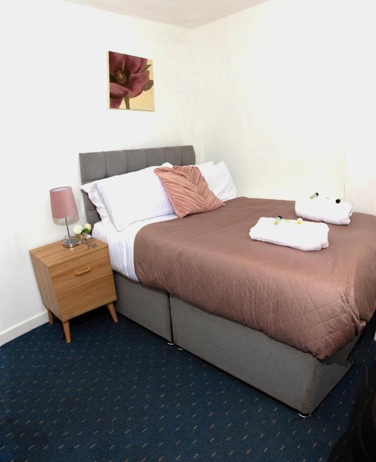 Apartment Fantastic Semi - Detached 4 Bedroom House *