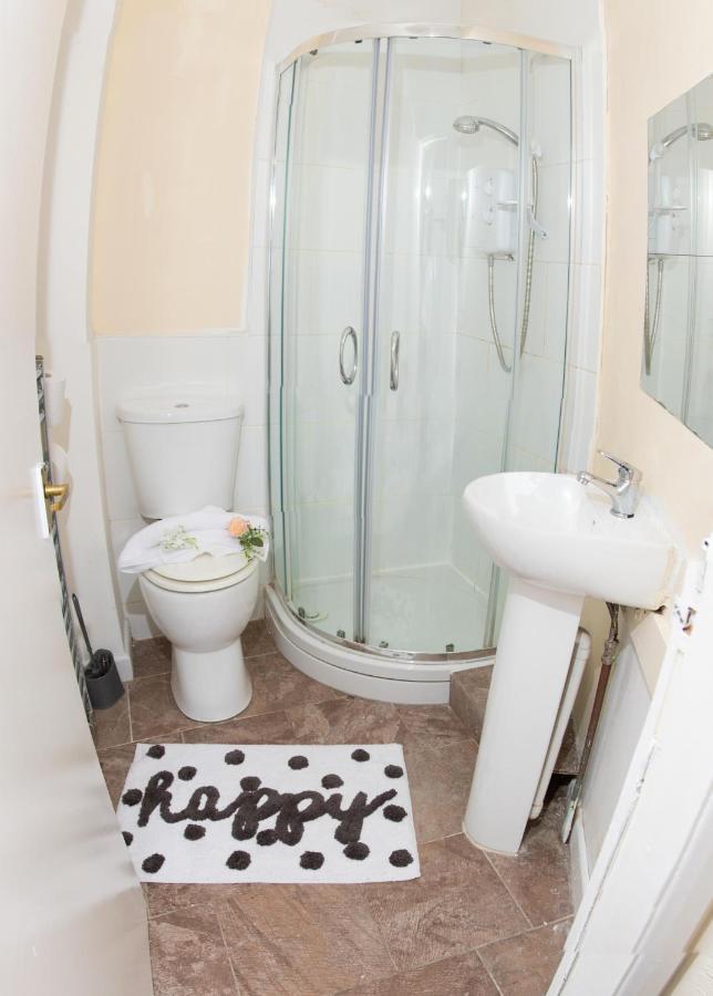 Fantastic Semi - Detached 4 Bedroom House Apartment Birmingham