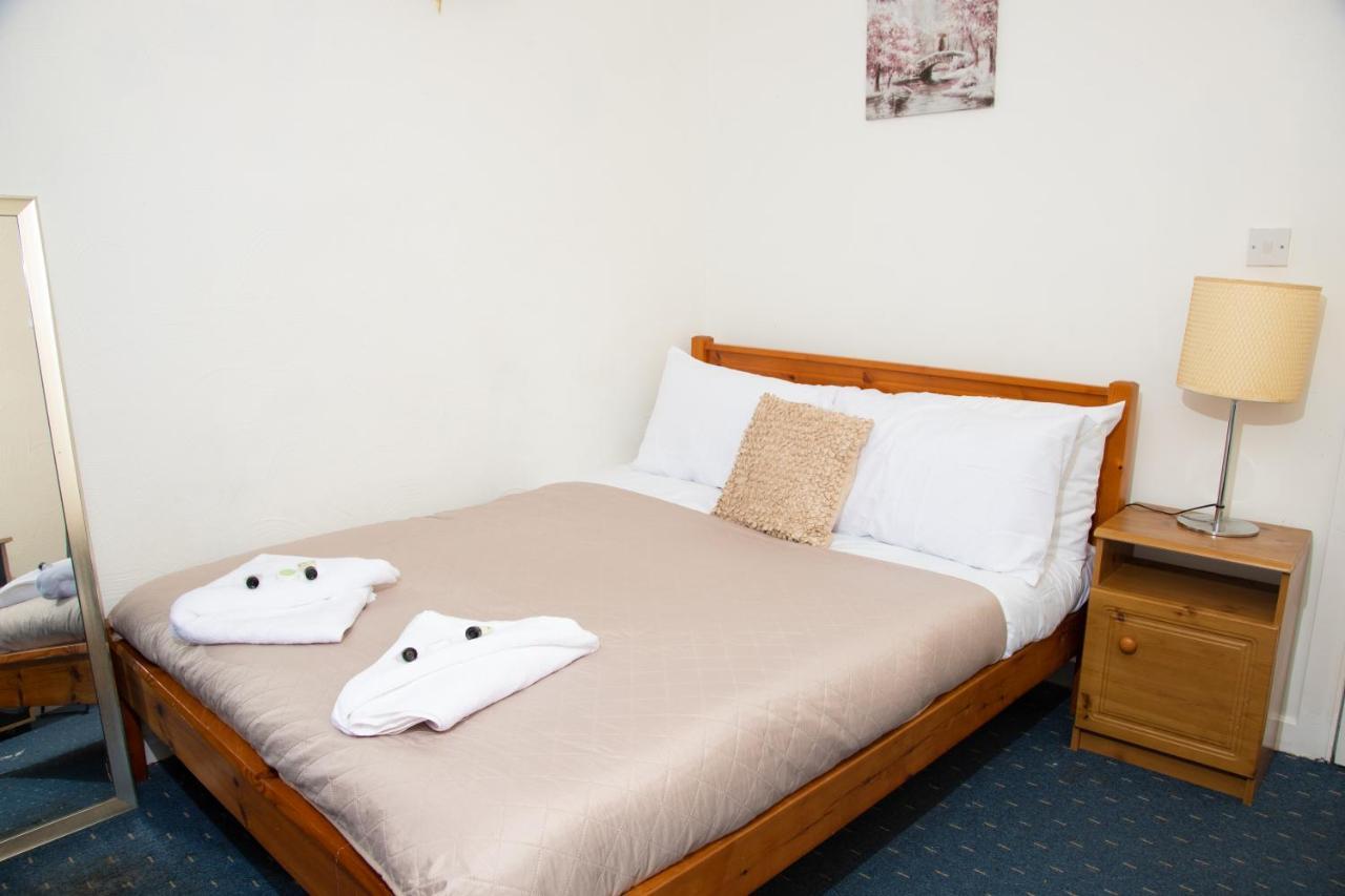 Apartment Fantastic Semi - Detached 4 Bedroom House