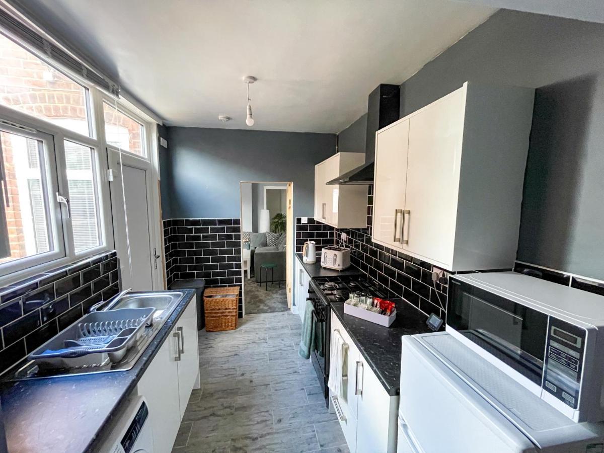 Perfect For Contractors & Families! 7 Beds Free Parking * Birmingham