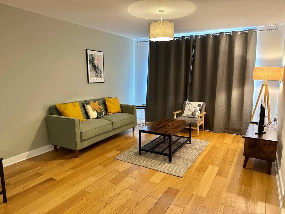 Urban Gateway In Central Apartment *