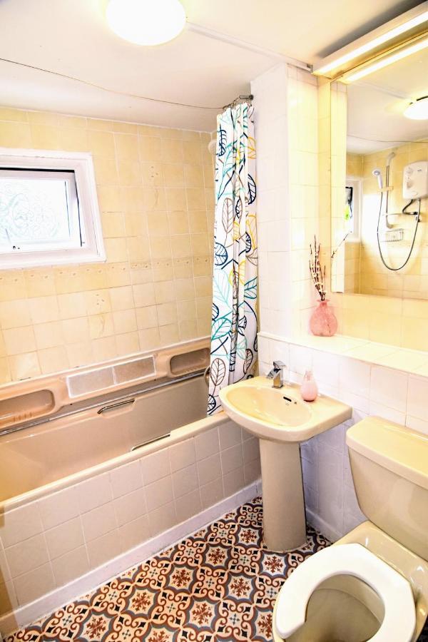 The Chinatown House -bbq, Free Parking, Garden, Bar, Kitchen, Dryer, Center Holiday home