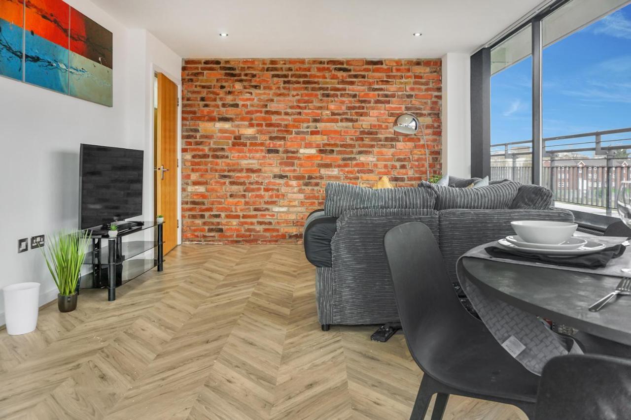 Penthouse - Amazing Skyline Views - Free Parking - Balcony - Utilita Arena - New St Station - Bullring Shopping Birmingham