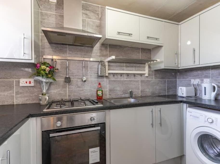 Spacious Flat In West Midlands