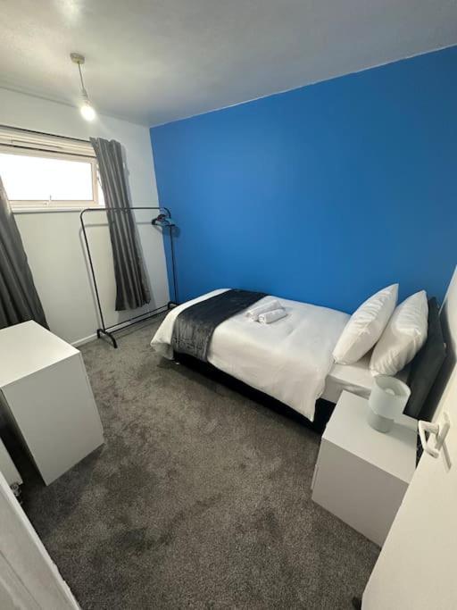 Spacious Flat In West Midlands Apartment