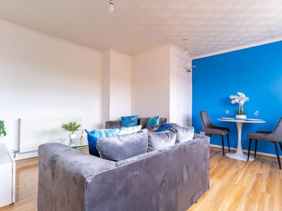 Apartment Spacious Flat In West Midlands