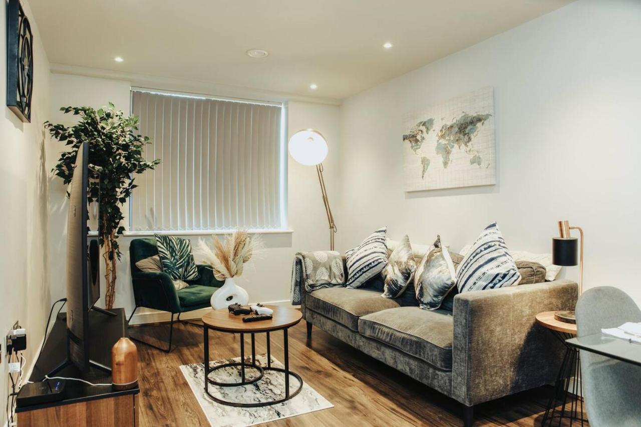 Stunning 2-bed In Center Apartment