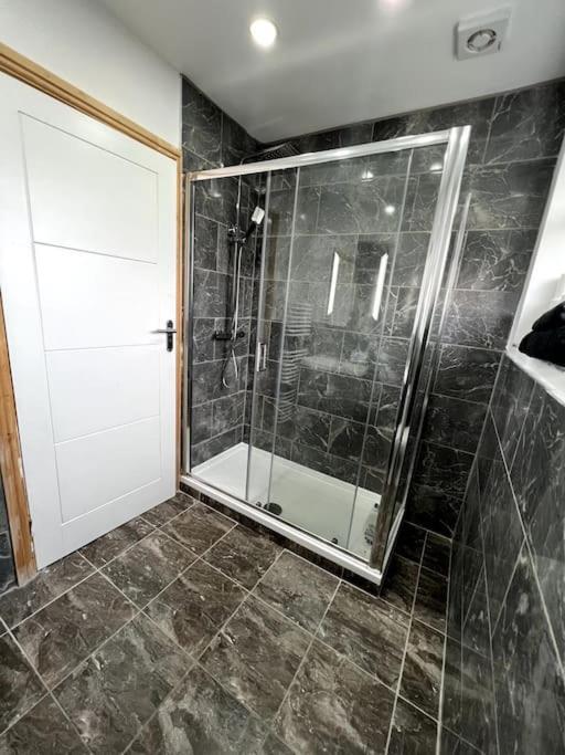 Luxury 3 Bed 3 Bedroom House Harborne Holiday home *