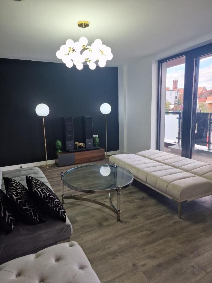 Rated Luxury In Centre Apartment *