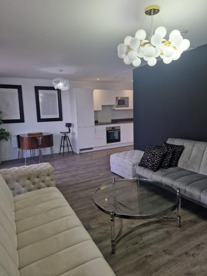 Rated Luxury In Centre Apartment *