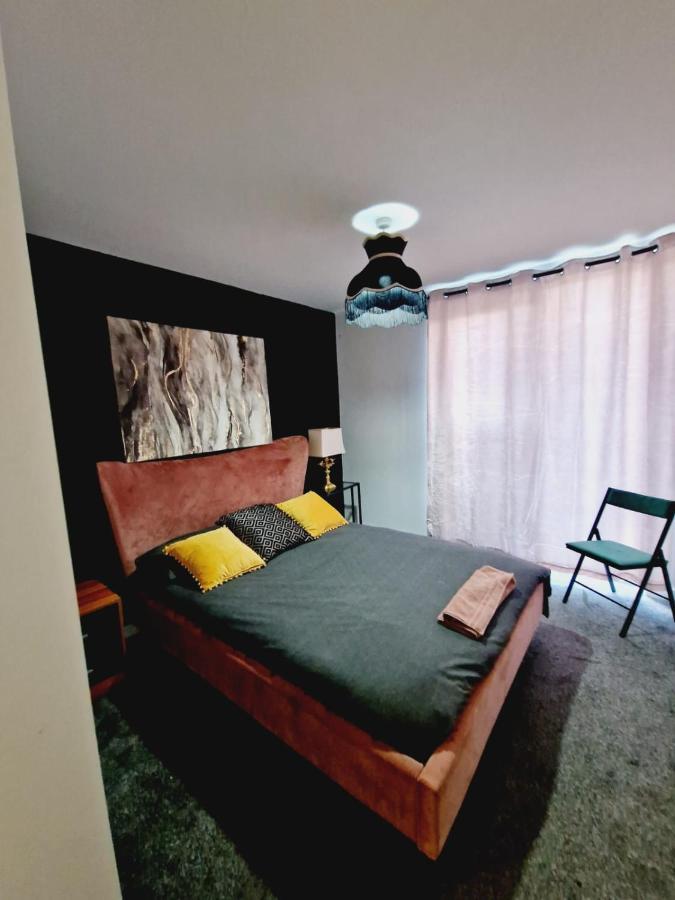 Rated Luxury In Centre Apartment *
