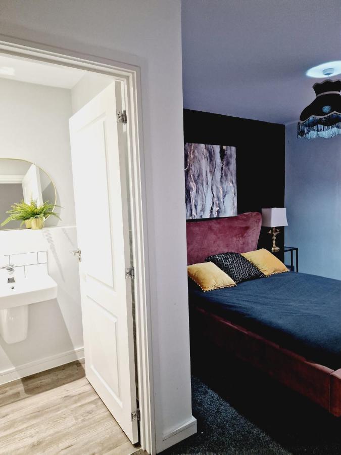 Rated Luxury In Centre Apartment *