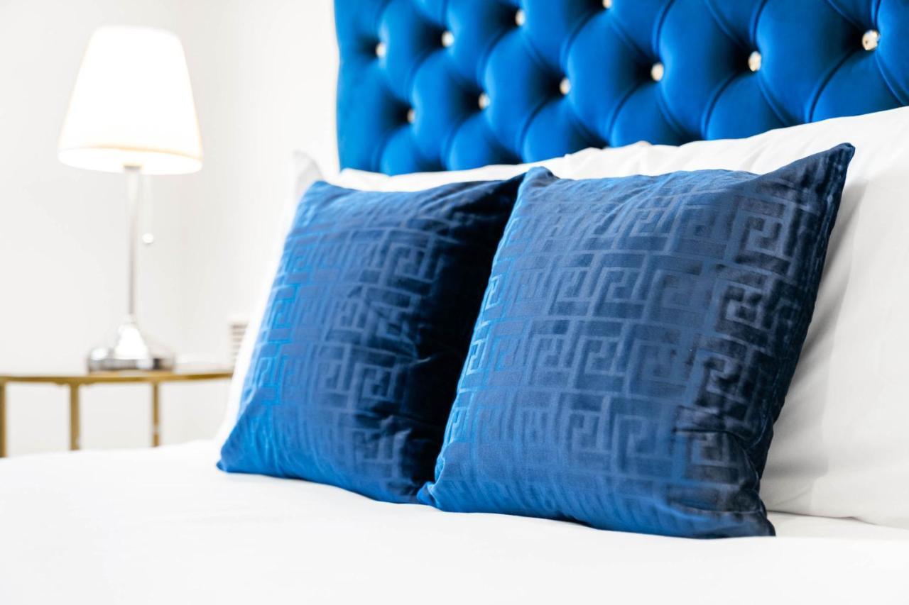 New Luxury Centre By Azura Nights