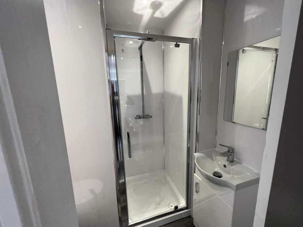 We House - Selly Oak Guest house Birmingham