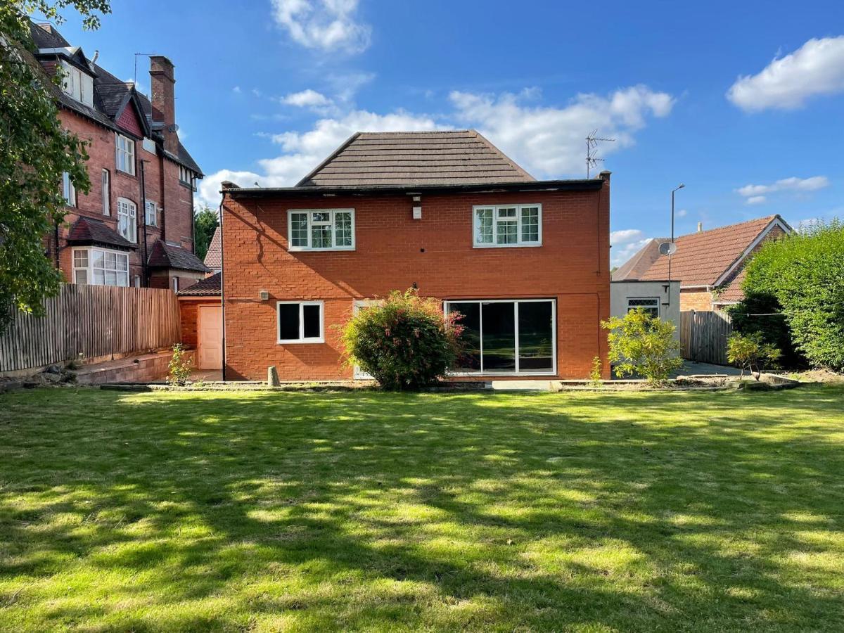 Holiday home Birch, 7 Large Bedrm, Sleeps 14 Birmingham