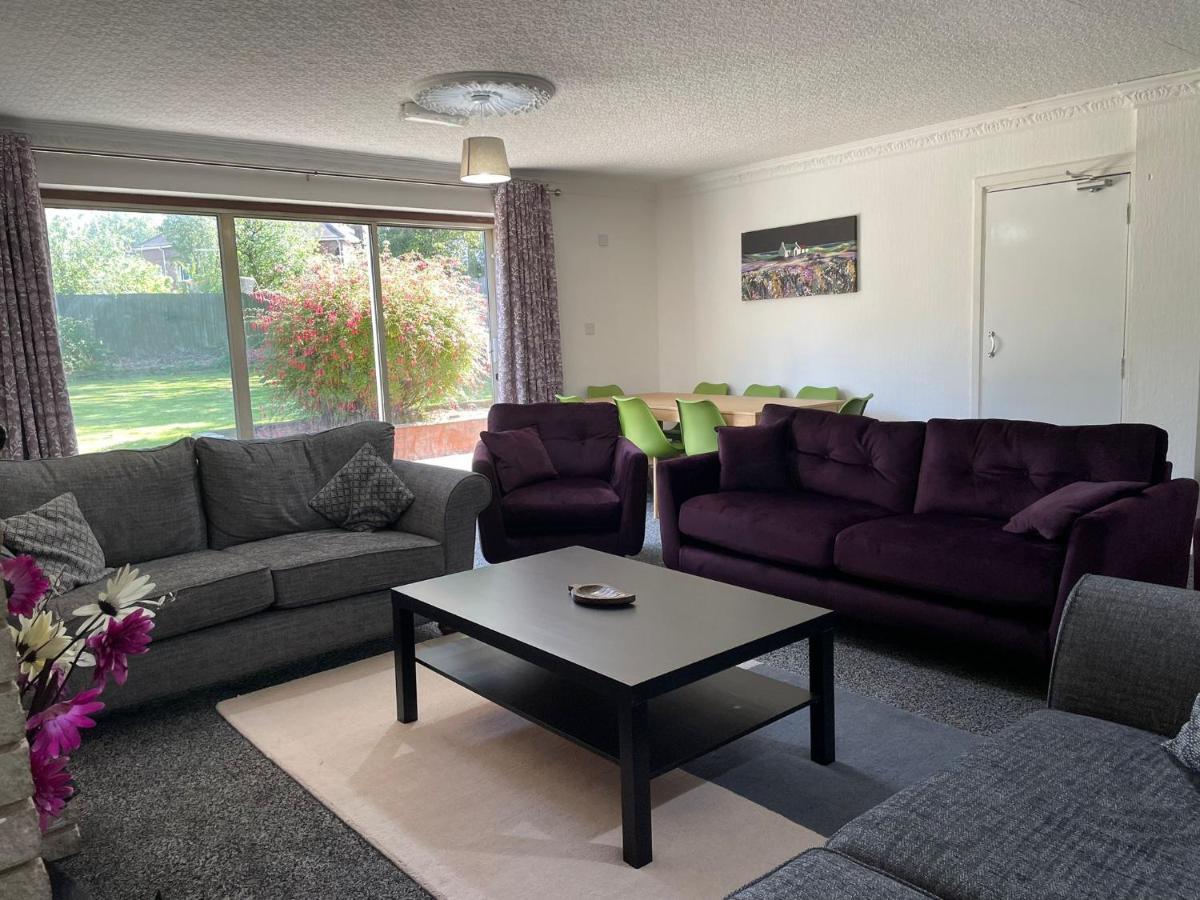 Birch, 7 Large Bedrm, Sleeps 14 Birmingham