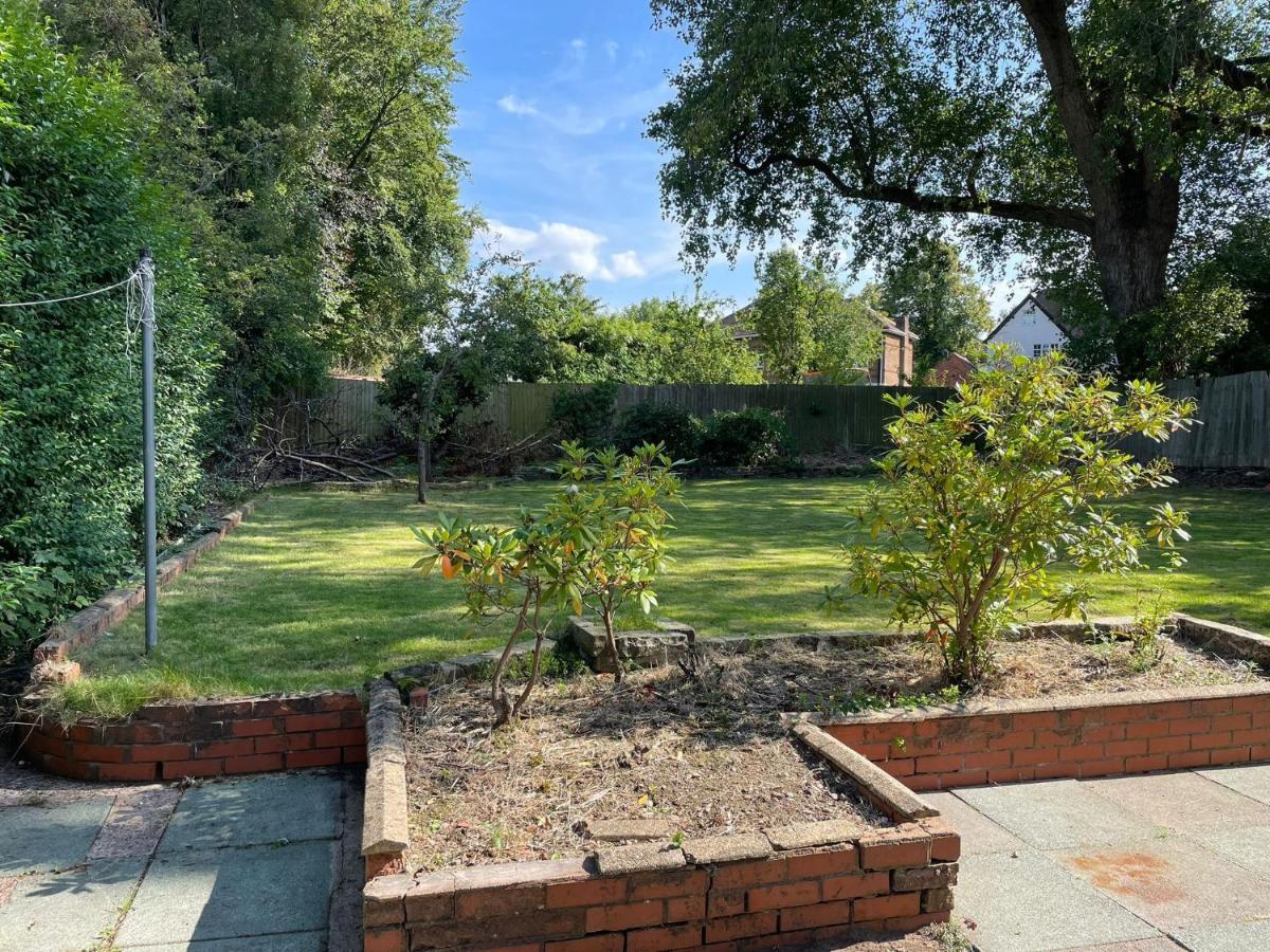 Birch, 7 Large Bedrm, Sleeps 14 Birmingham