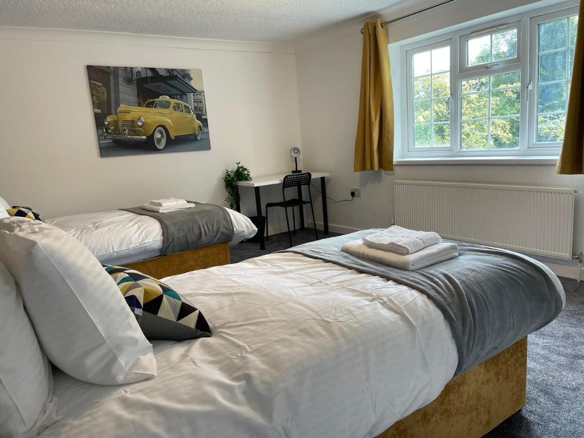 Birch, 7 Large Bedrm, Sleeps 14 Holiday home *