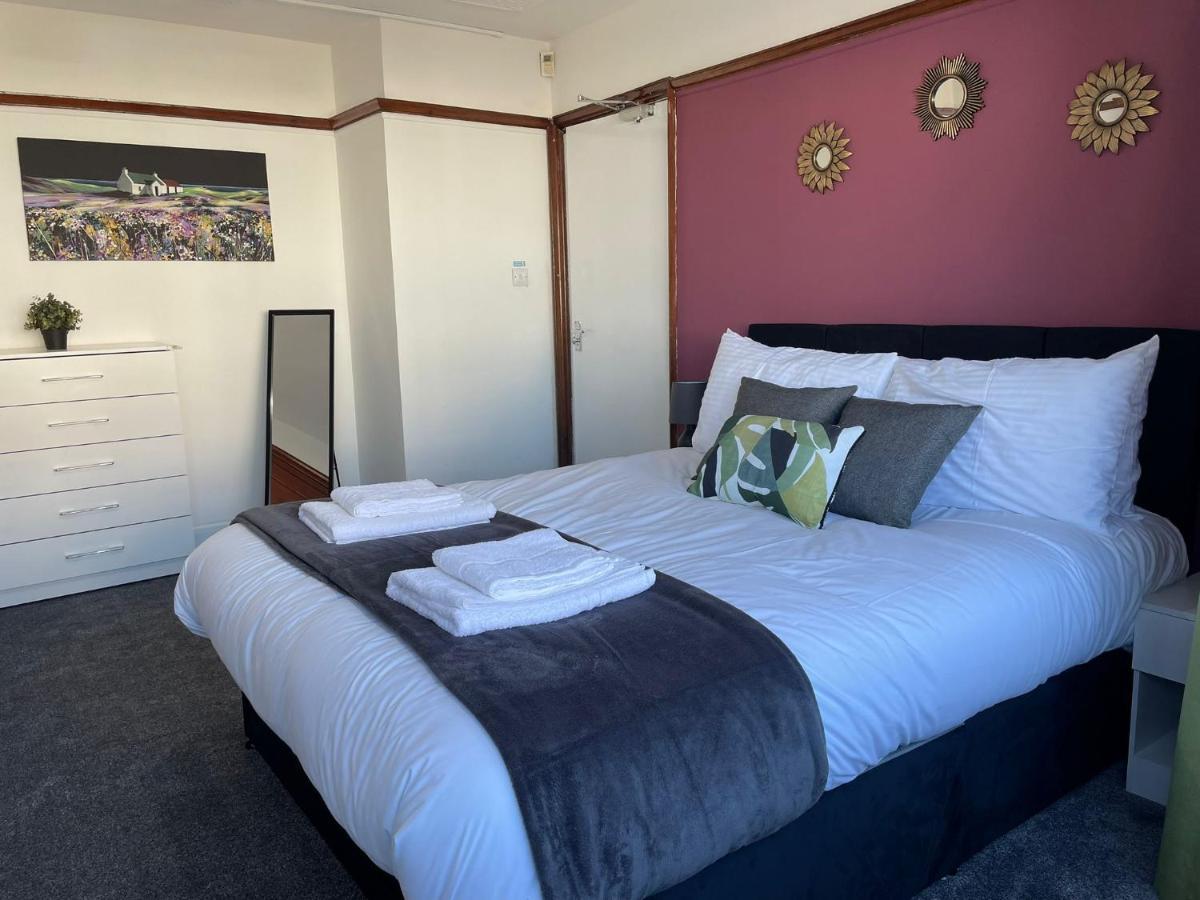 Holiday home Birch, 7 Large Bedrm, Sleeps 14 *