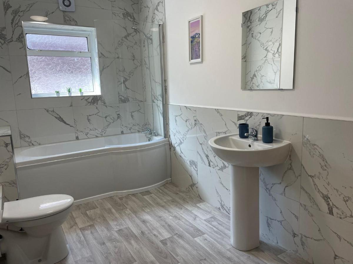 Birch, 7 Large Bedrm, Sleeps 14