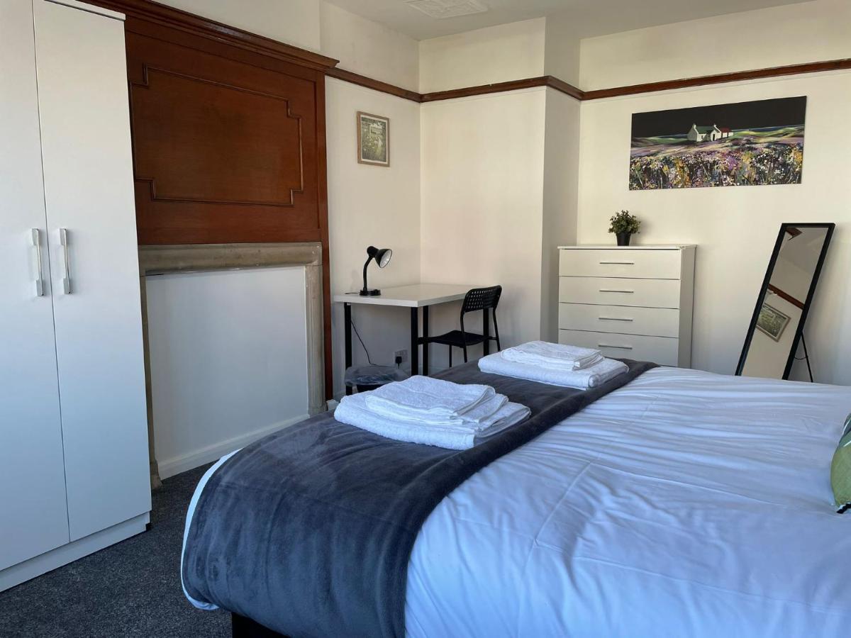 Holiday home Birch, 7 Large Bedrm, Sleeps 14 Birmingham