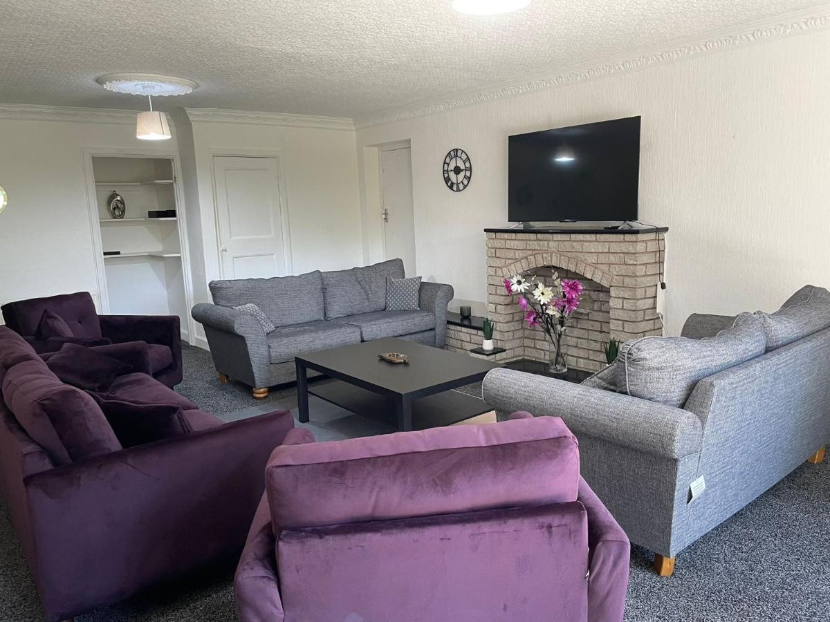 Birch, 7 Large Bedrm, Sleeps 14 * Birmingham