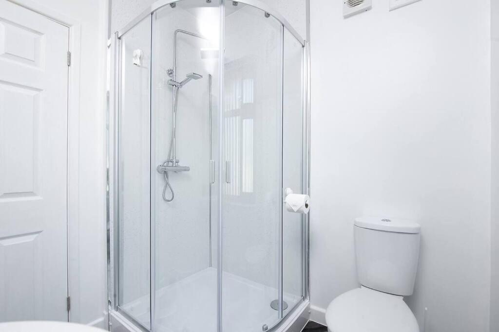 Holiday home Sca-big House 9min To Nec - Sleeps 7 - Park 3 Vans *