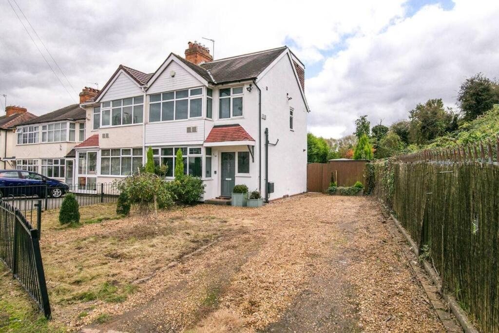Holiday home Sca-big House 9min To Nec - Sleeps 7 - Park 3 Vans Birmingham