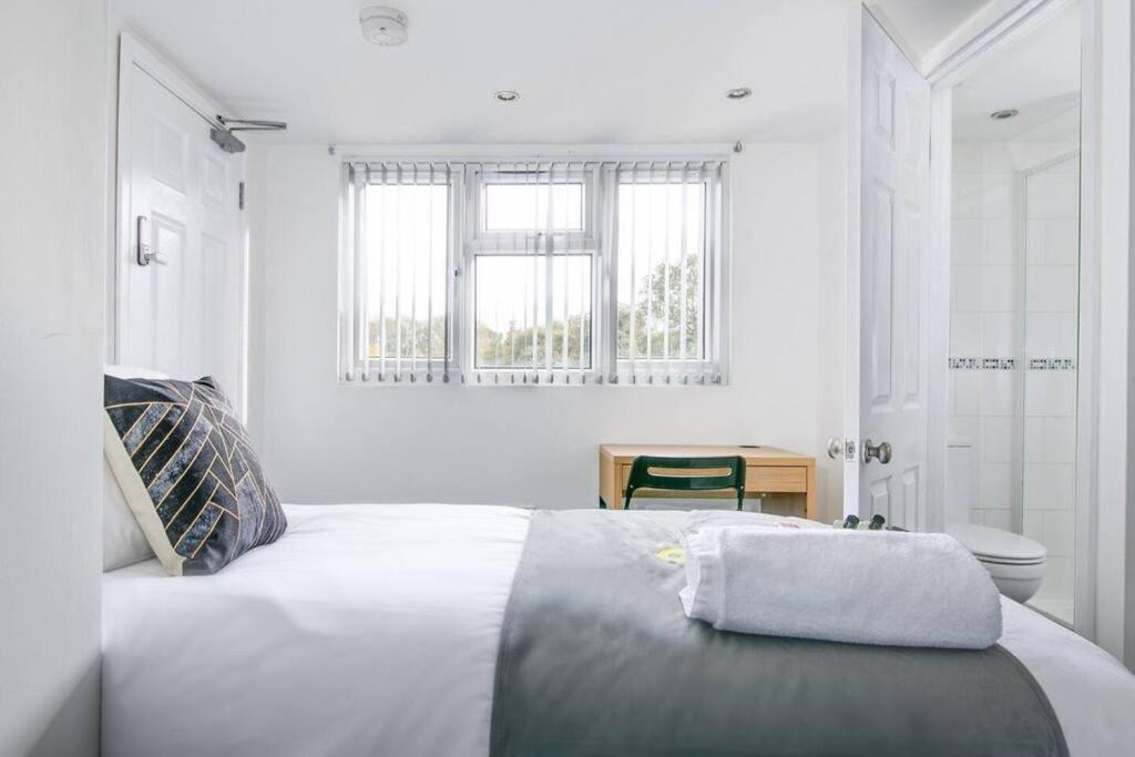 Sca-big House 9min To Nec - Sleeps 7 - Park 3 Vans Holiday home