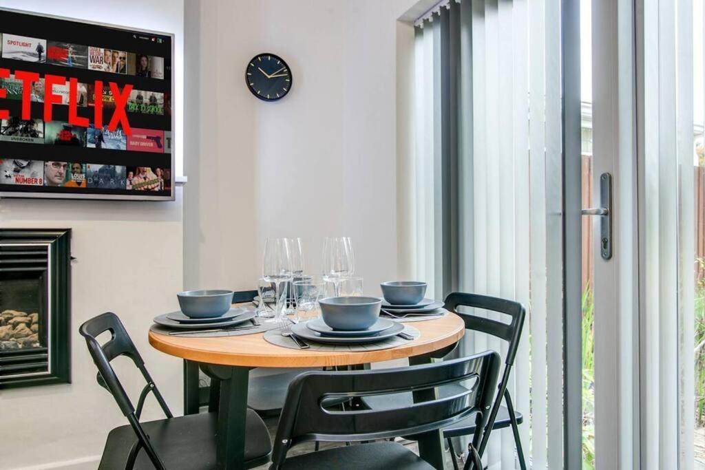 Holiday home Sca-big House 9min To Nec - Sleeps 7 - Park 3 Vans Birmingham