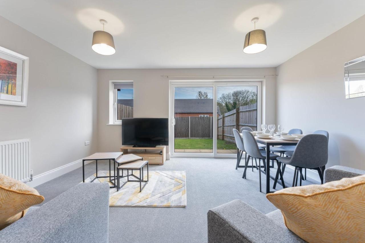 Spacious 3 Bedroom House With Garden In Birmingham