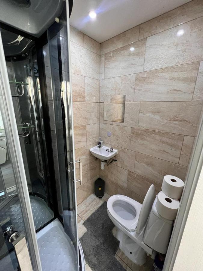 Apartment Emerald Studio Near Qe/uob *