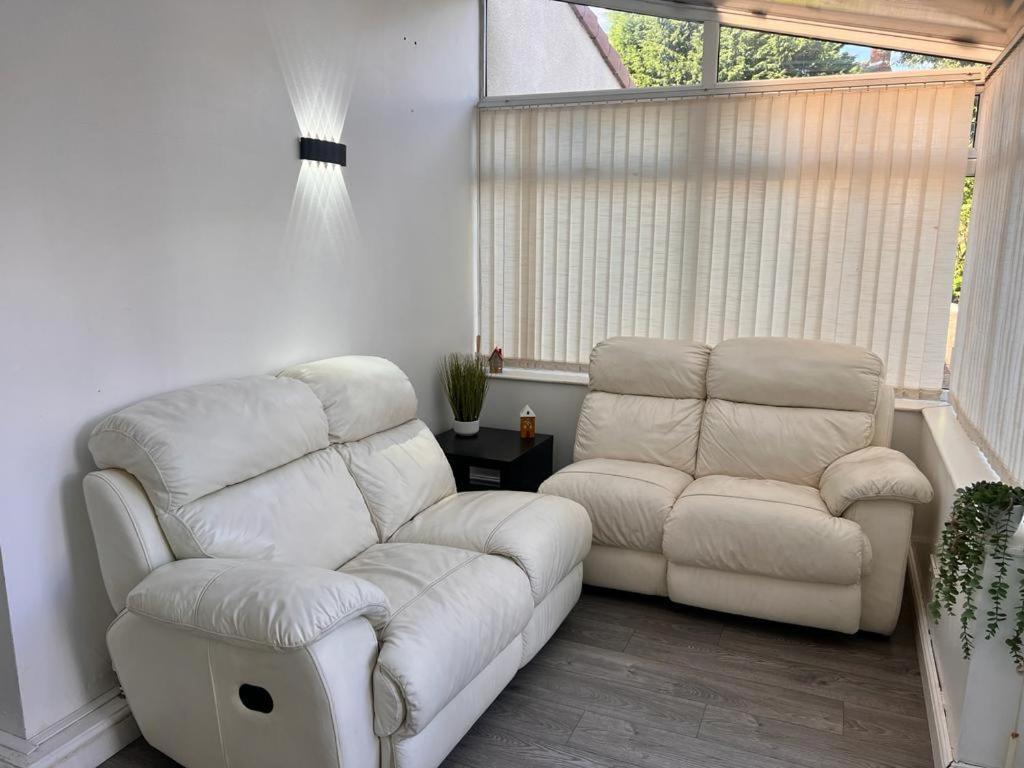 Apartment Emerald Studio Near Qe/uob