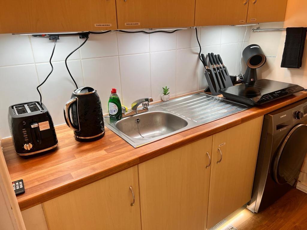 Apartment Emerald Studio Near Qe/uob