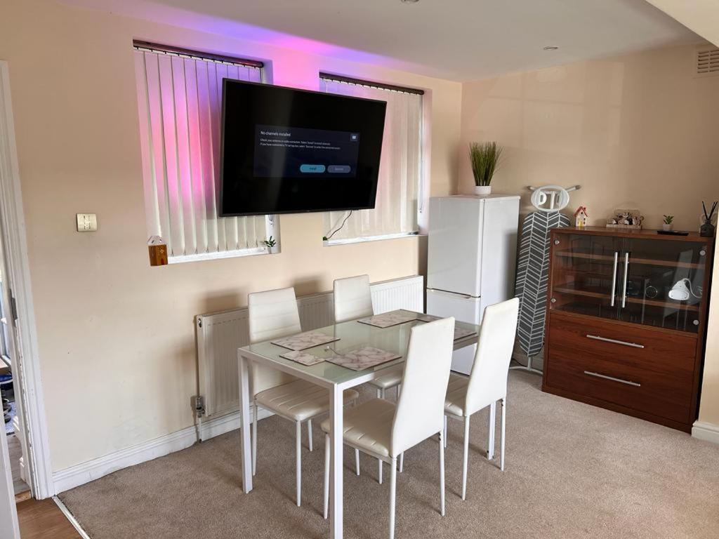 Emerald Studio Near Qe/uob Birmingham