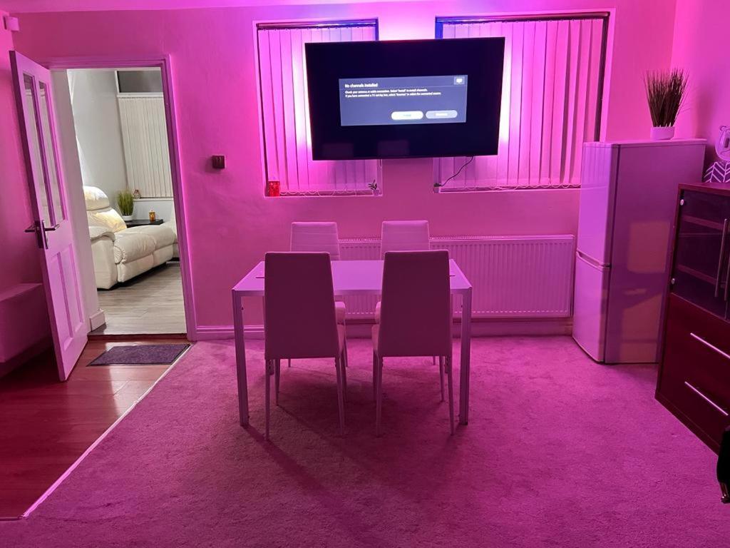 Apartment Emerald Studio Near Qe/uob *
