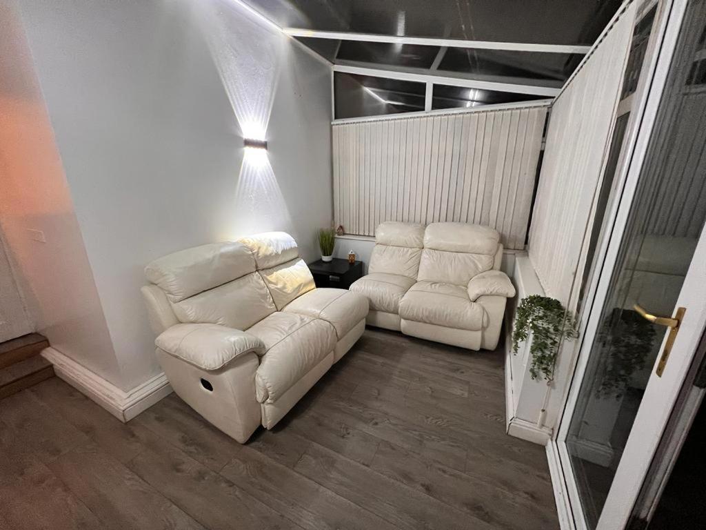 Emerald Studio Near Qe/uob Birmingham