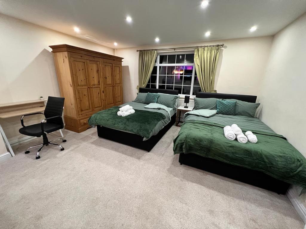 Apartment Emerald Studio Near Qe/uob *