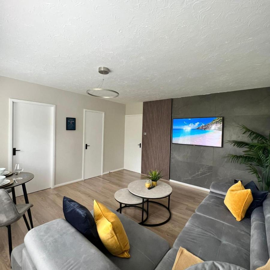 Stunning 2 Bedroom Centre With Free Parking Apartment