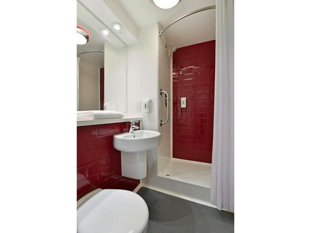 Hotel Travelodge Airport 3*