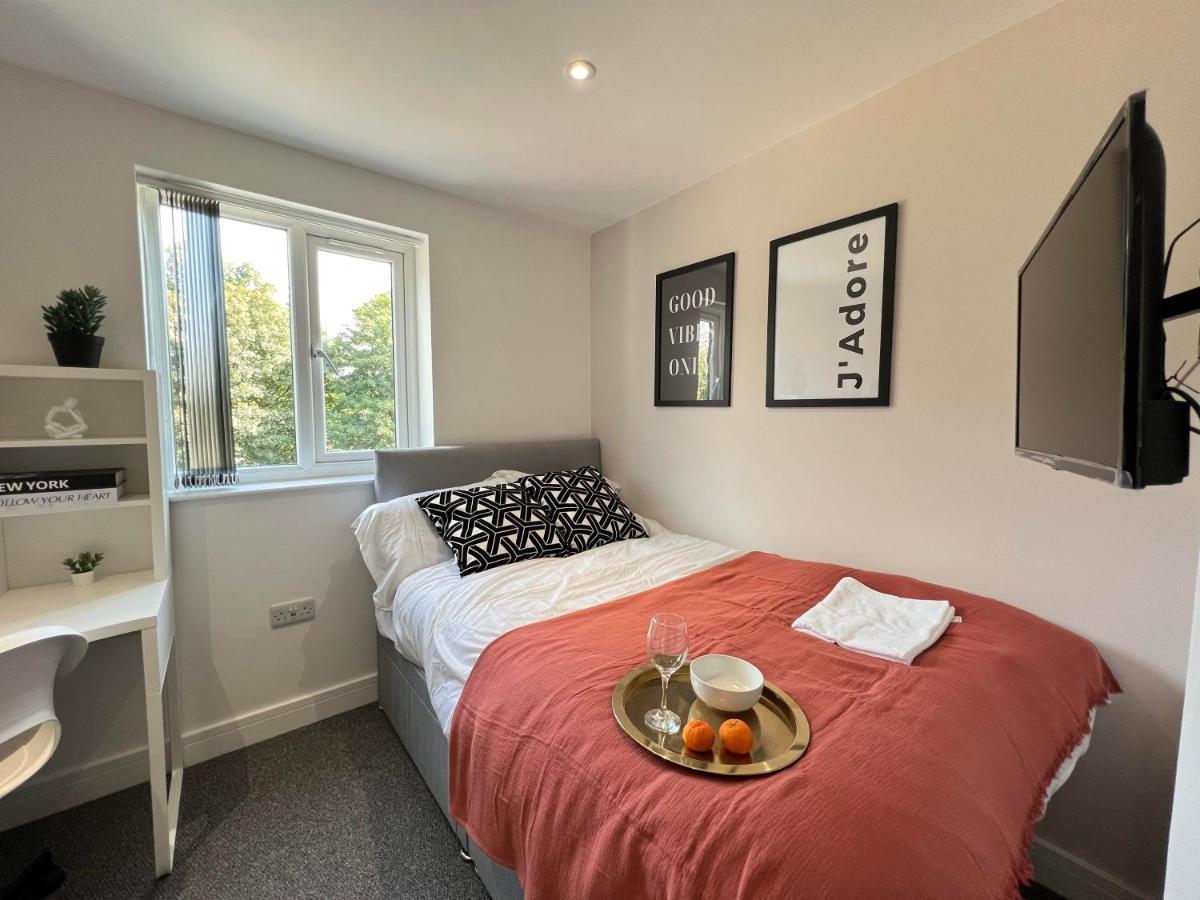 We House - Selly Oak Guest house Birmingham