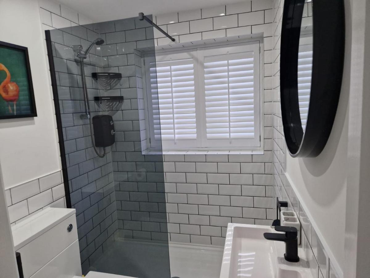 Apartment Stylish 2 Bedroom Sleeps 4 Contractors And Corporates Welcome Birmingham