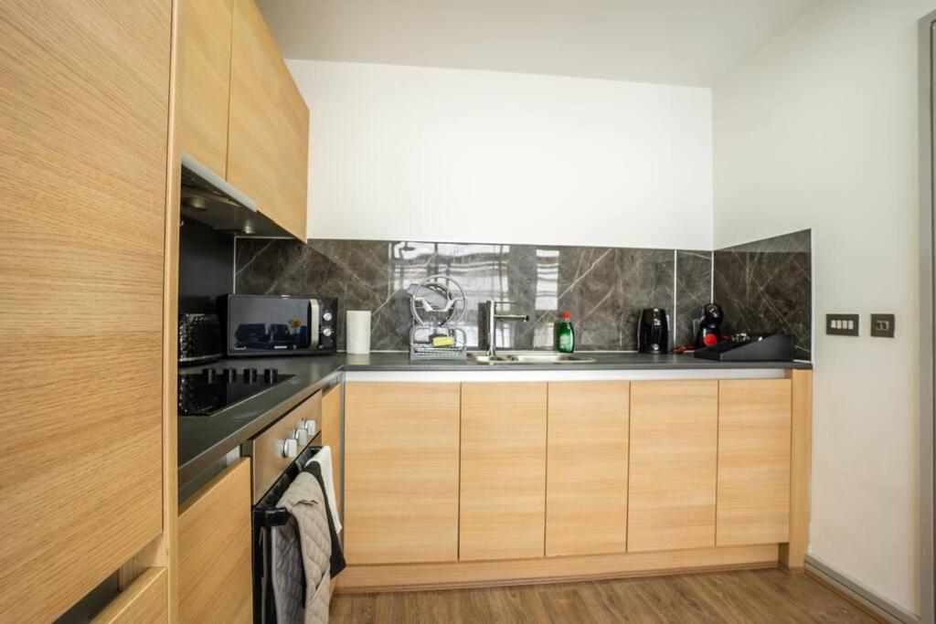 Apartment New Street - Bullring Suite, Free Netflix - Free Secured Parking- Sleeps 5 *