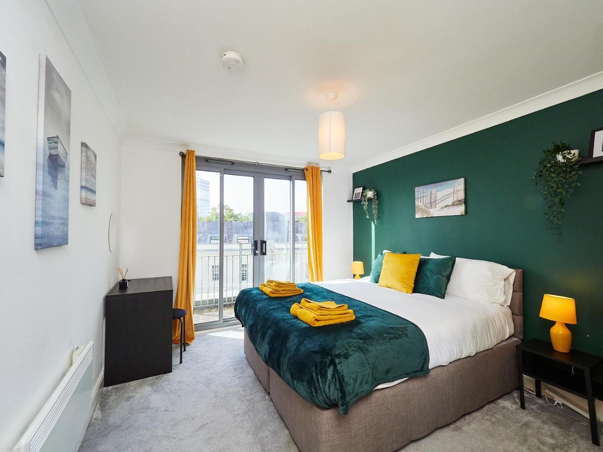 Emerald Suite - Two Story Duplex Apartment - Balcony - Contractors - Family - City Centre - Broadway Plaza - Five Ways - Sleeps 6 Apartment Birmingham