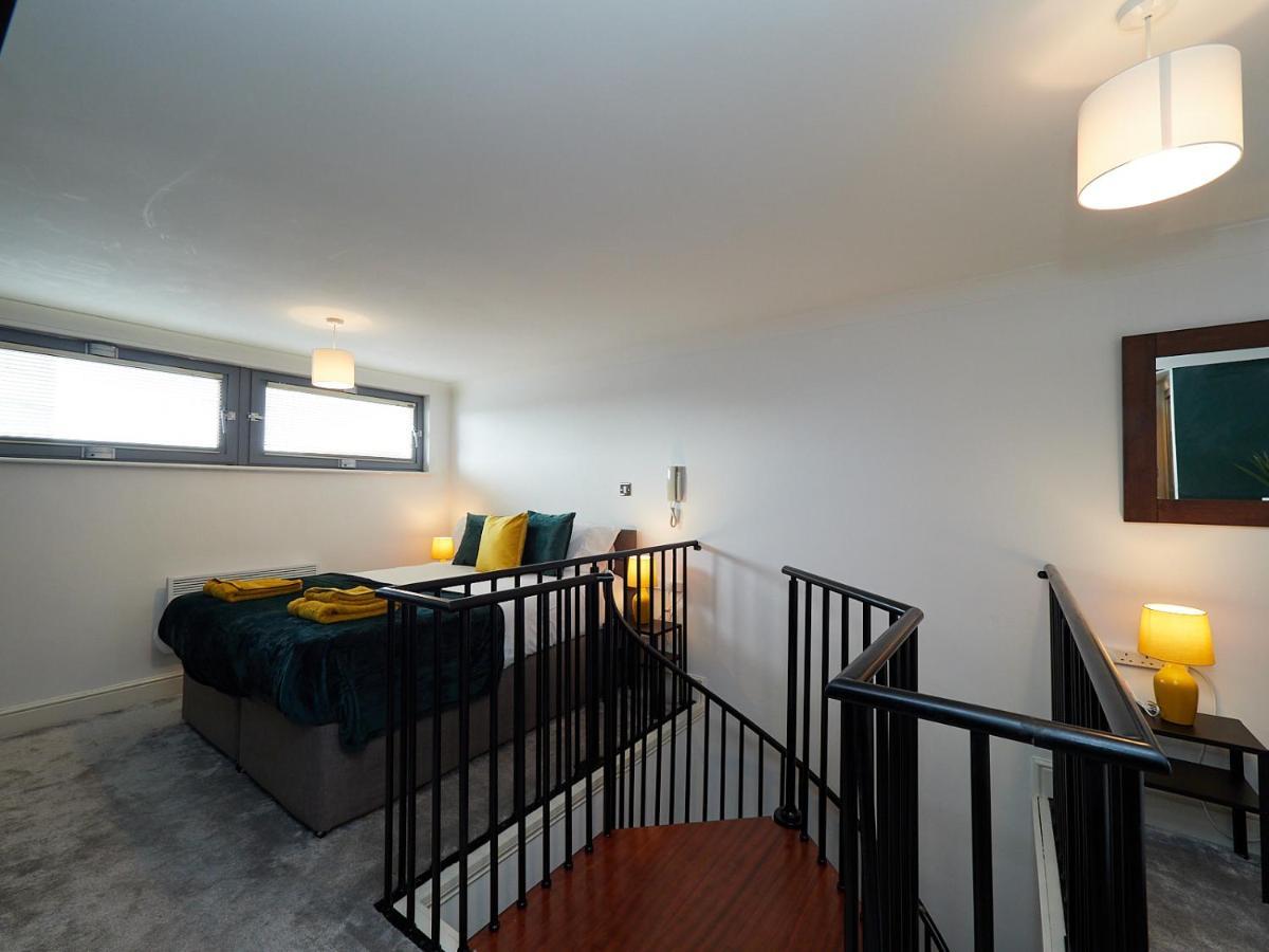 Emerald Suite - Two Story Duplex Apartment - Balcony - Contractors - Family - City Centre - Broadway Plaza - Five Ways - Sleeps 6 Birmingham
