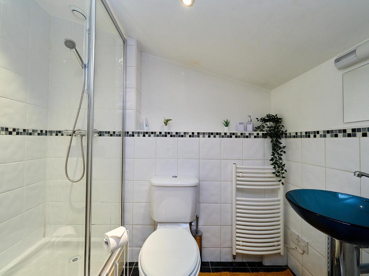 Emerald Suite - Two Story Duplex Apartment - Balcony - Contractors - Family - City Centre - Broadway Plaza - Five Ways - Sleeps 6 Apartment