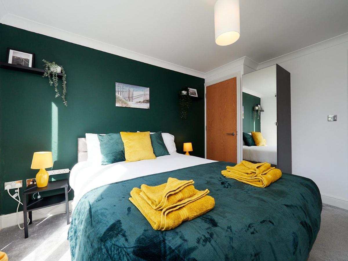 Emerald Suite - Two Story Duplex Apartment - Balcony - Contractors - Family - City Centre - Broadway Plaza - Five Ways - Sleeps 6 *