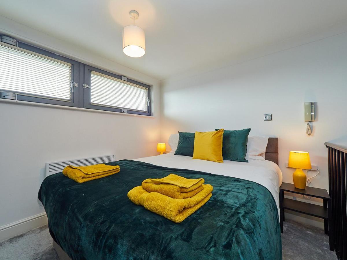 Emerald Suite - Two Story Duplex Apartment - Balcony - Contractors - Family - City Centre - Broadway Plaza - Five Ways - Sleeps 6 Apartment *